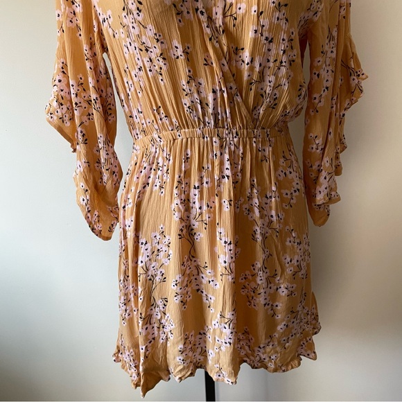 Billabong Boho Surf Crinkle Rayon Floral Dress Size Medium - Picture 4 of 9